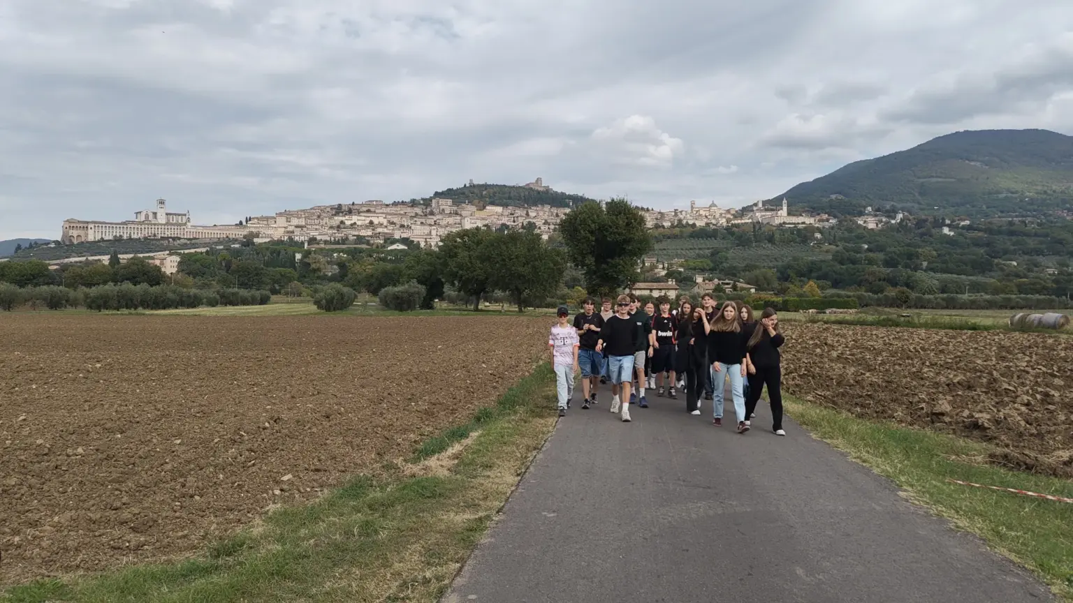 256 assisi 2048p wallfahrten ca 2025 10 22.9c34c7fd80964e77